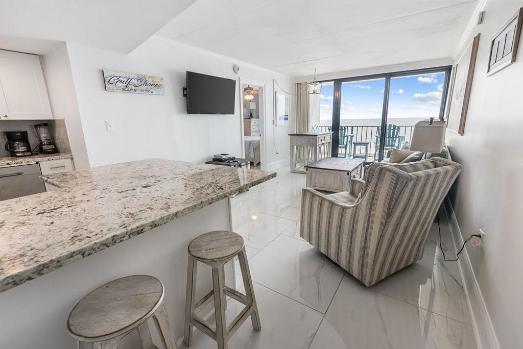 Island Winds East 308 By Albvr - Beautifully Renovated Beachfront Condo & Steps Away From Hangout & More! Gulf Shores Exterior foto